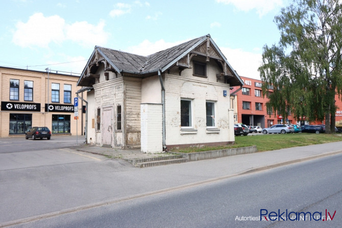 Maza estētiska ēka Brīvības ielā. Viegli redzama no visām pusēm, liela cilvēku plūsma. Rīga - foto 4