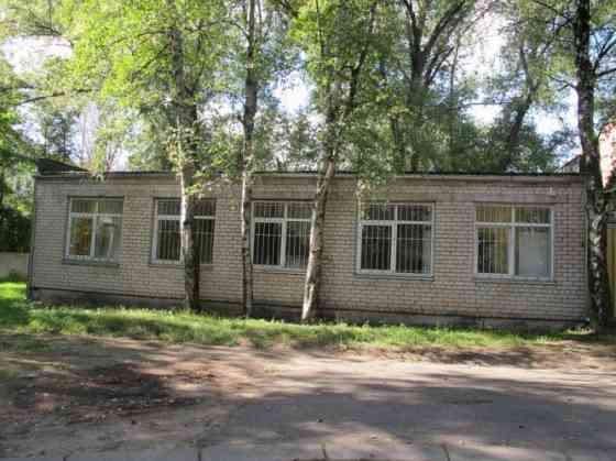 Владелец арендует отдельное здание для офисных и складских нужд, 7 отдельных Rīga
