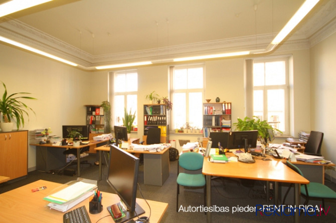 Plašas biroja telpas renovētā un reprezentablā ēkā pie Operas  + Platība sastāv no četrām Rīga - foto 10