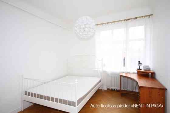 Mēbelēts 3-istabu dzīvoklis Tērbatas ielā  + Dzīvokļa platība sastāv no divām guļamistabām, viesista Rīga