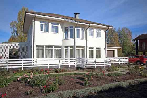 Предлагаем уютный и просторный дом! Отличное место расположения:  4,5 км от Пиньки, Rīgas rajons