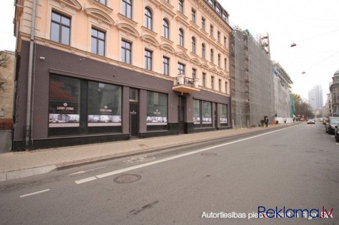 Iznomā komerctelpas Rīgas centrā. Telpas atrodas pilnībā renovētā ēkā ar ļoti teicīgu Rīga - foto 18