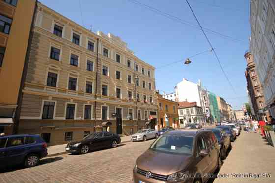 Ухоженная недвижимость в активном центре Риги - на пересечении улиц Blaumana и Tērbatas. Рига