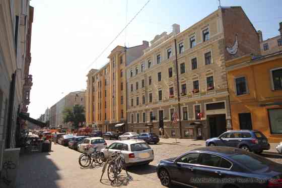 Ухоженная недвижимость в активном центре Риги - на пересечении улиц Blaumana и Tērbatas. Рига