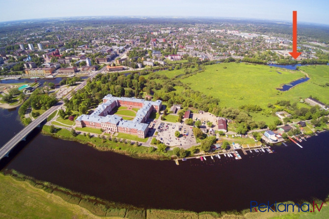 Продается участок земли с историческим зданием с видом на реку Дрикса в Елгаве, с Елгава и Елгавский край - изображение 1