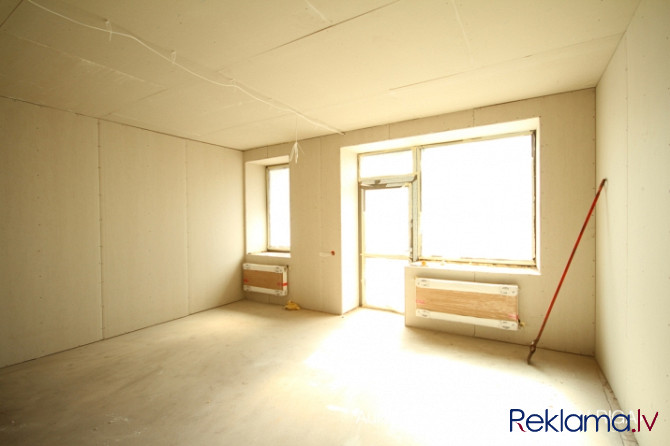 Tirdzniecības telpas renovētas mājas 1.stāvā  + Ielas pusē alumīnija vitrīnas ar Rīga - foto 8
