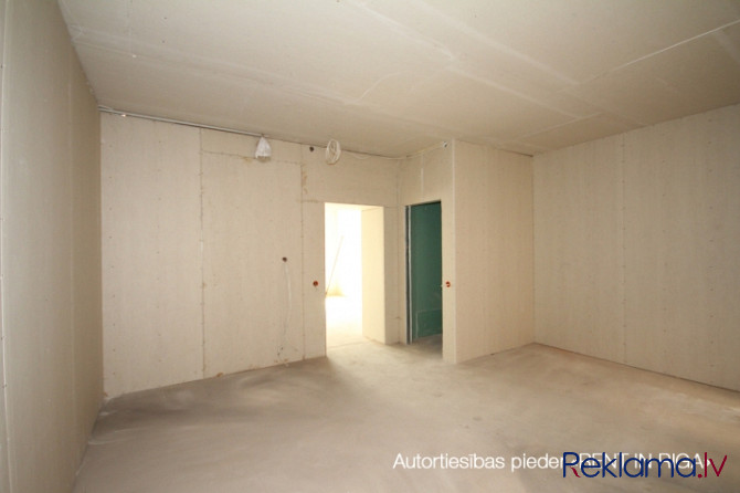 Tirdzniecības telpas renovētas mājas 1.stāvā  + Ielas pusē alumīnija vitrīnas ar Rīga - foto 10
