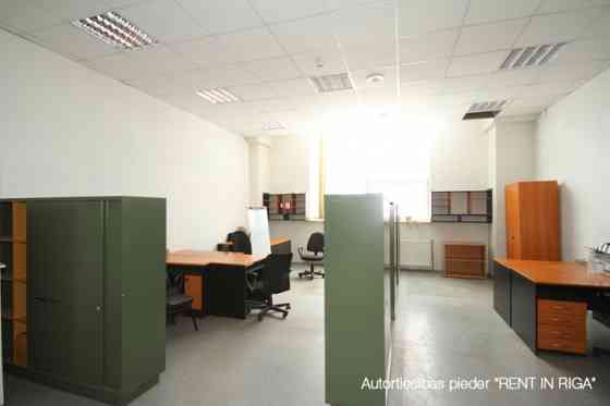 Pieejams kvalitatīvs un tikko remontēts birojs Teikā  + Fotogrāfijās telpās ir bez remonta; + biroji Рига