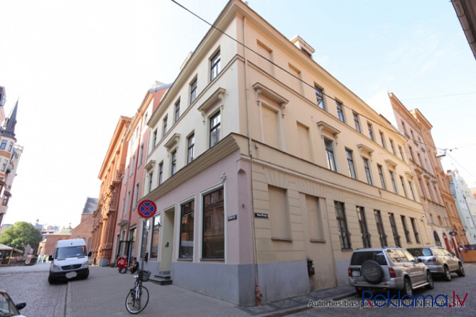 Premises for various types of business.  They are located in an active pedestrian area near Doma Squ Рига - изображение 4