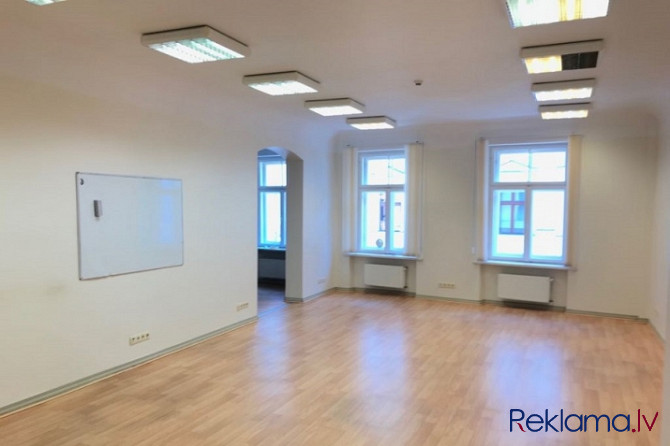 Premises for various types of business.  They are located in an active pedestrian area near Doma Squ Рига - изображение 5