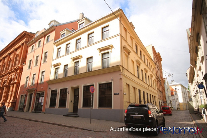 Premises for various types of business.  They are located in an active pedestrian area near Doma Squ Рига - изображение 2