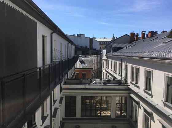 В квартале Берга базар продается просторная квартира с балконом, после Рига