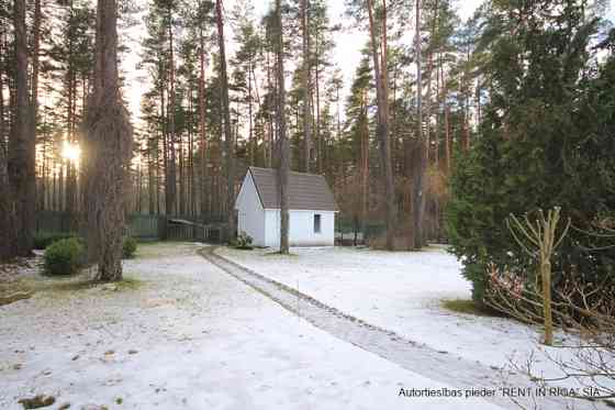 Предлагаем купить  дом в тихом и красивом месте Priedkalne, в 70 метрах от озера Beltezers. Rīgas rajons