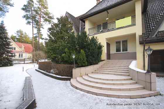 Предлагаем купить  дом в тихом и красивом месте Priedkalne, в 70 метрах от озера Beltezers. Rīgas rajons