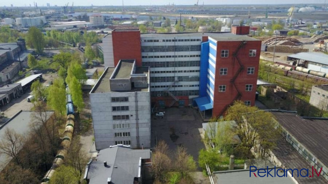 Ražotnes komplekss ostas tuvumā.  Gar teritoriju ved dzelzceļa pievads, kuru iespējams Rīga - foto 11