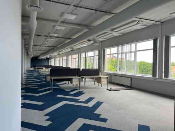 Birojs pie t/c "Domina", jaunā biroju ēkā, 4. stāvā.  Platība sastāv no priekštelpas, vairākiem izol Rīga