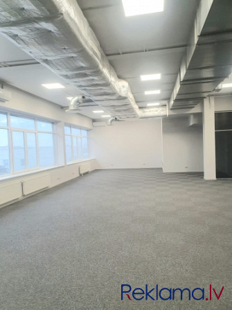 Birojs pie t/c "Domina", jaunā biroju ēkā, 4. stāvā.  Platība sastāv no priekštelpas, vairākiem izol Рига - изображение 9