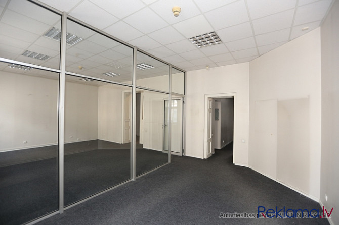Biroja telpas renovētā ēkā pilsētas centrā  + 2 plašas darba telpas, 2 nelielas Rīga - foto 8