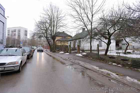 Продаётся земля в центре Пурвциемса, по адресу Kurmju 3. На участке имеются все Rīga