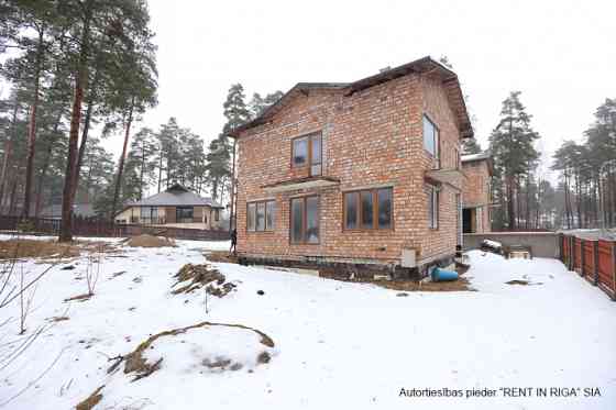 Продаются два просторных дома в живописном и тихом месте Langstiņi. Оба дома Rīgas rajons
