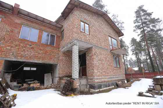 Продаются два просторных дома в живописном и тихом месте Langstiņi. Оба дома Rīgas rajons