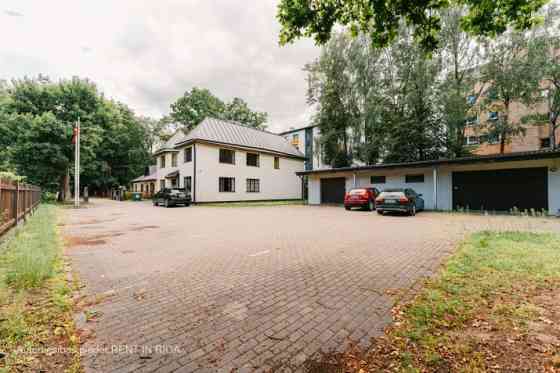 Продаётся отдельно стоящее здание, подходящее для офиса или жилого дома, с Rīga
