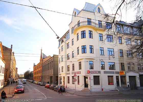 Мы продаем 1 этаж отреставрированного довоенного здания. Пересечение улиц Rīga