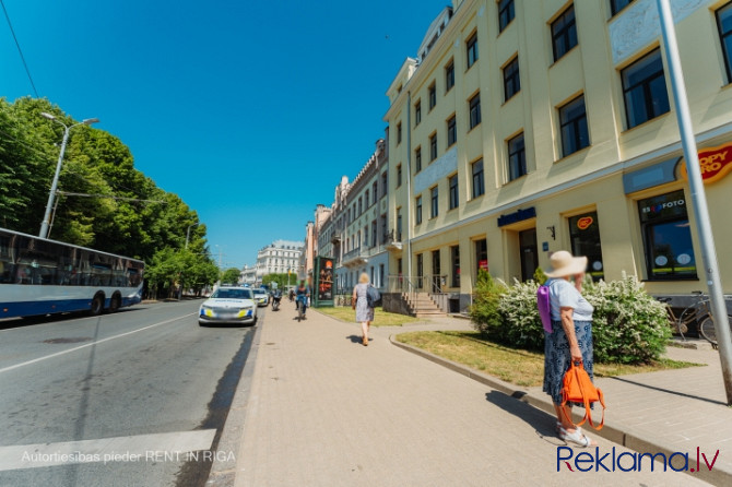 Iznomā ekskluzīvas tirdzniecības telpas uz vienas no aktīvākajām ielām Rīgā.  Telpas atrodas blakus  Рига - изображение 12