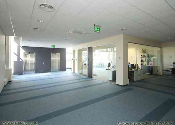 Iznomā biroja telpas renovētā biroju ēkā Pļavniekos.  + 2. stāvs. + Platība sastāv no atvērtas telpa Рига