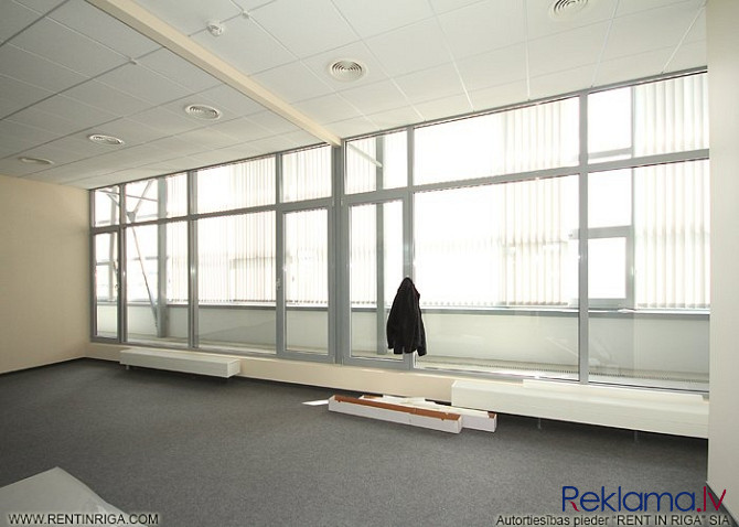 Iznomā biroja telpas renovētā biroju ēkā Pļavniekos.  + 2. stāvs. + Platība sastāv no Rīga - foto 9