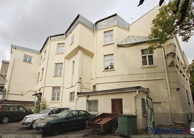 Atsevišķi stāvoša 3 stāvu ēku Centrā. Pēc renovācijas pieejama 6-8 mēnešu laikā.   + Rīga - foto 6