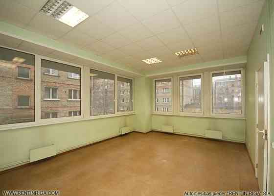Tiek iznomātas biroja telpas pašā Jelgavas centrā.   Katrā stāvā ir savas tualetes atsevišķi gan vīr Jelgava un Jelgavas novads