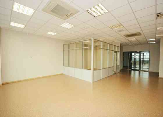 Birojs Ziepniekkalnā, jaunā biroju ēkā.  + 4. stāvā.  + Pašlaik birojs sastāv no atērtas telpas un 2 Rīga