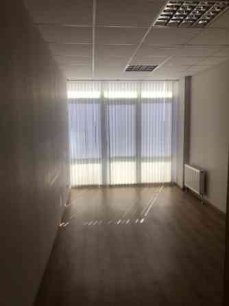 Biroja telpas jaunā biroju ēkā Pļavniekos.   + 4. stāvs. + Platība sastāv no vienas lielas telpas, d Rīga