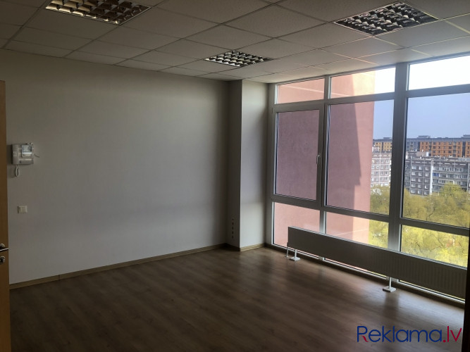Biroja telpas jaunā biroju ēkā Pļavniekos.   + 4. stāvs. + Platība sastāv no vienas lielas Rīga - foto 9