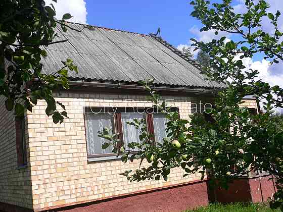 Рижский р-н Земля в собственности, покрытие крыши из шифера, территория обнесена Rīgas rajons