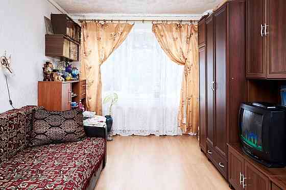 Pārdod siltu 2- istabu dzīvokli ar balkonu, kas atrodas mājas vidū.
Dzīvokļa raksturojums: virtuve,  Rīga