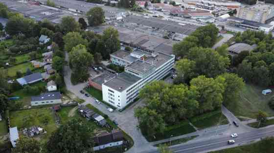 Продаётся 4-этажное офисное здание с участком.  В собственность входит: (C) Буллю Rīga