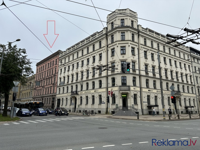 Pārdošanā mansards- mākslinieku darbnīca Kalpaka bulvārī 10.  Izcila atrašanās vieta Rīga - foto 1