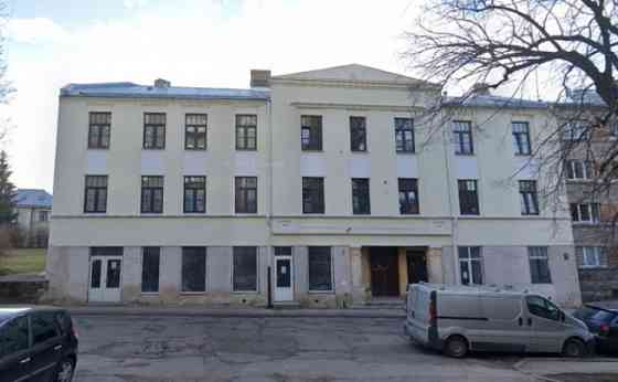 Pārdošanā plašas noliktavas telpas Sarkandaugavā   Telpas ar kopējo platību 134m2 un 2 ieejam no ēka Rīga