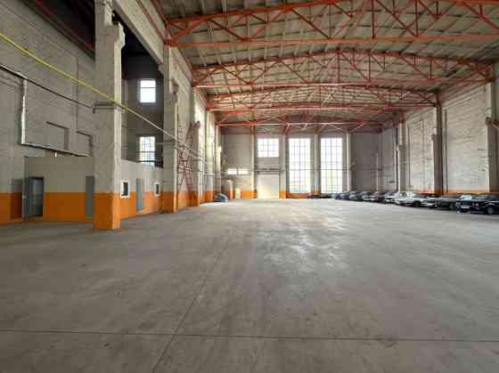 Промышленные помещения с высокими потолками.   Бывшая территория "Рижского Rīga