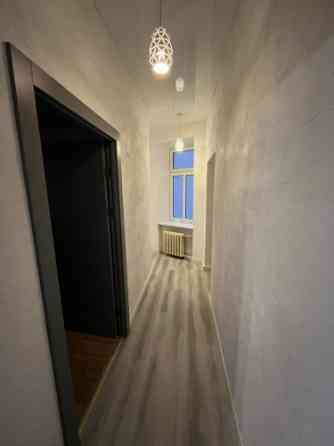 Pārdošanā plašs 3 istabu dzīvoklis renovēta pirmskara ēkā pašā Rīgas centrā.  Dzīvoklī ir veikts rem Рига