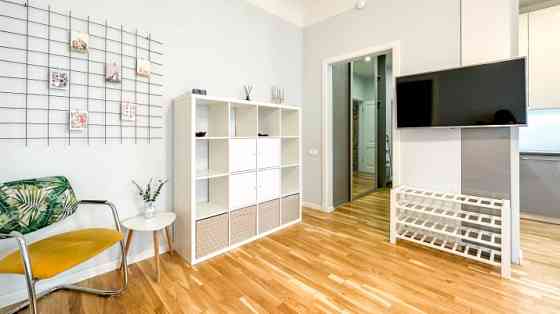 Светлая и уютная 2-комнатная квартира в центре Риги!  В квартире высокие потолки и Рига