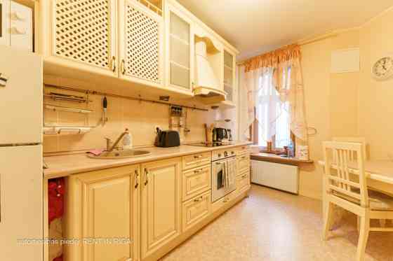 Продается продуманная 2-комнатная квартира в удобном месте на улице Марияс 23. Rīga