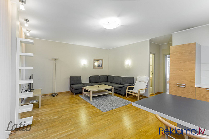 Īrei tiek piedāvāts dzīvoklis renovētā fasādes mājā, Rīgas Klusajā centrā, Rīga - foto 18