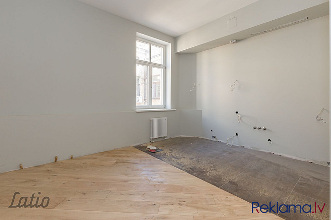 Īrei tiek piedāvāts dzīvoklis renovētā fasādes mājā, Rīgas Klusajā centrā, Rīga - foto 4