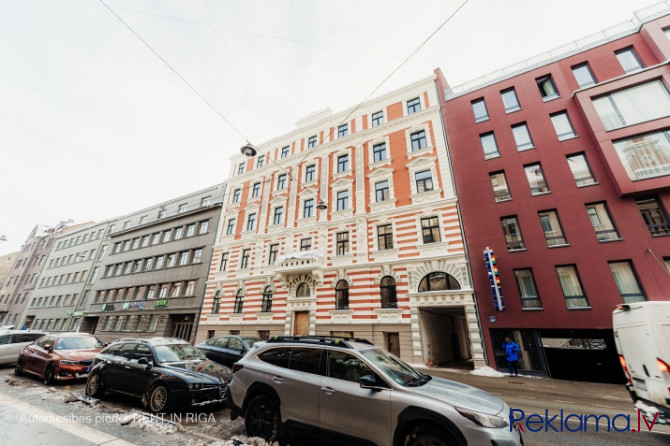 Piedāvājumā dzīvokļi Rīgas centrā. Īpašumam divas ēkas fasādes un pagalma.  Divistabu Rīga - foto 18