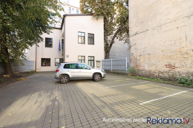Tiek iznomāta atsevišķi stāvoša biroju ēka ar privātu autostāvvietu astoņām mašīnām.  + Ēka atrodas  Рига - изображение 2
