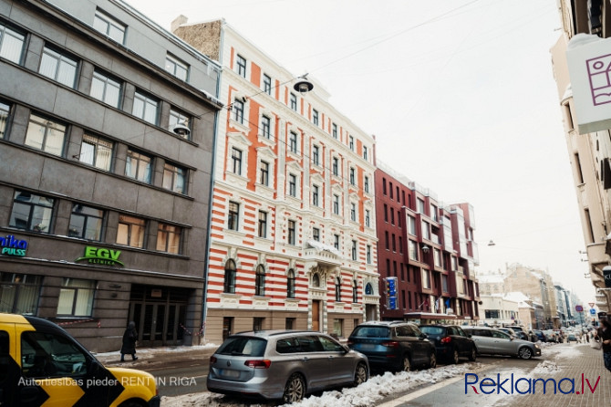 Piedāvājumā dzīvokļi Rīgas centrā. Īpašumam divas ēkas fasādes un pagalma.  Divistabu Rīga - foto 13