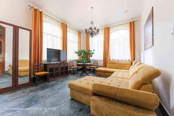 Сдается на длительный срок теплая и солнечная квартира в частном доме - с Rīga